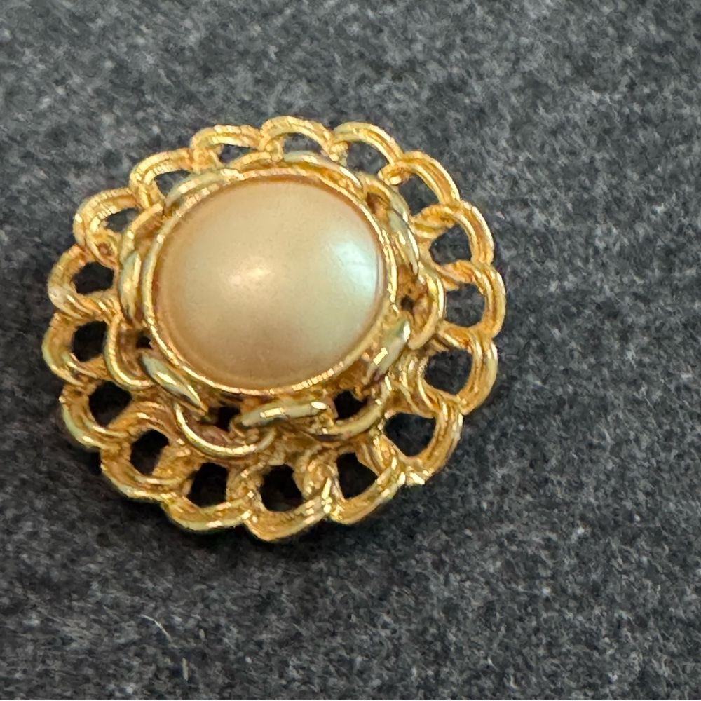 Elegant Gold and Cream Brooch
